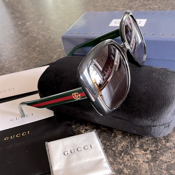 Like New GUCCI square sunglasses - Picture 10 of 11